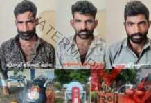 મોરબી જીલ્લાના વાંકાનેર તાલુકાના કોઠી ગામે અલગ અલગ ખેતીના સાધનો તથા એક મોટરસાયકલ ની થયેલ ત્રણ અનડિટેક્ટ ચોરીના ગુન્હાનો ભેદ ઉકેલી ત્રણ ઇસમોને ચોરીમાં ગયેલ કુલ કી.રૂ.૨,૮૫,૦૦૦/- ના મુદ્દામાલ સાથે વાંકાનેર તાલુકા સર્વેલન્સ ટીમે ઉપાડી લીધા