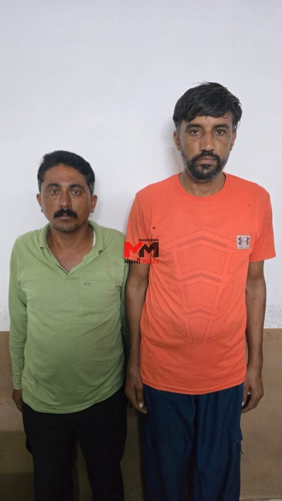 ધ્રાગધ્રા સોલડી ટોલગેટ પાસેથી કારપેટના રોલની આડમાં સંતાડી લઇ જવાતી ઇંગ્લીશ દારુની બોટલ તથા બીયર ટીન મળી કુલ નંગ ૯,૭૯૨ તથા ટ્રક, મોબાઇલફોન મળી કુલ રૂ.૨૮,૧૪,૯૯૪/- ના મુદ્દામાલ સાથે આરોપીઓને પકડી પાડતી રાજકોટ રેન્જ ટીમ